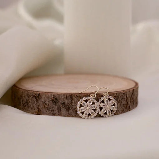 Cercei aurii, suflati cu aur 18k, forma de floare, cu cristale zirconiu