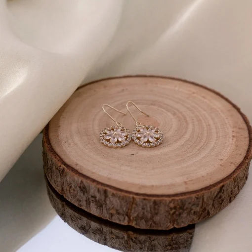 Cercei aurii, suflati cu aur 18k, forma de floare, cu cristale zirconiu