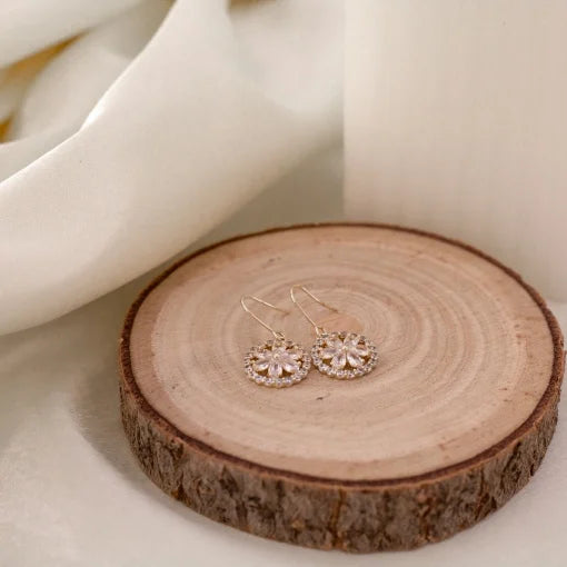 Cercei aurii, suflati cu aur 18k, forma de floare, cu cristale zirconiu
