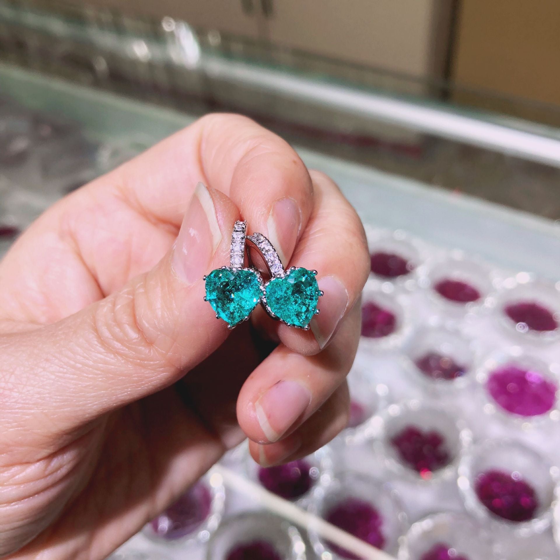 Cercei inima placati cu paladiu si cristale zirconii AAA