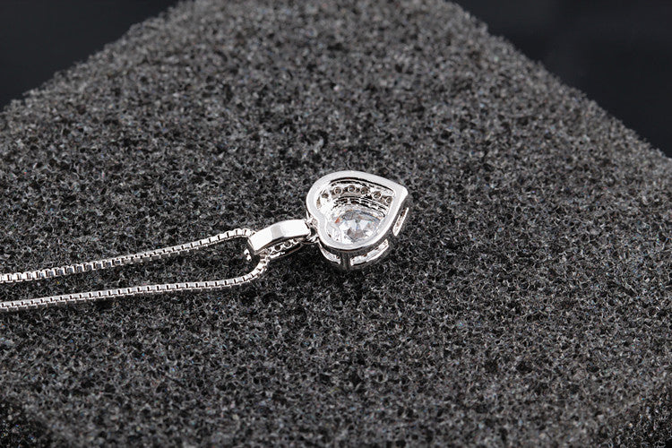 Colier placat cu argint cu pandantiv inima si cristale zirconii