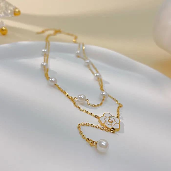 Colier elegant în două straturi cu perlă și floare aurie