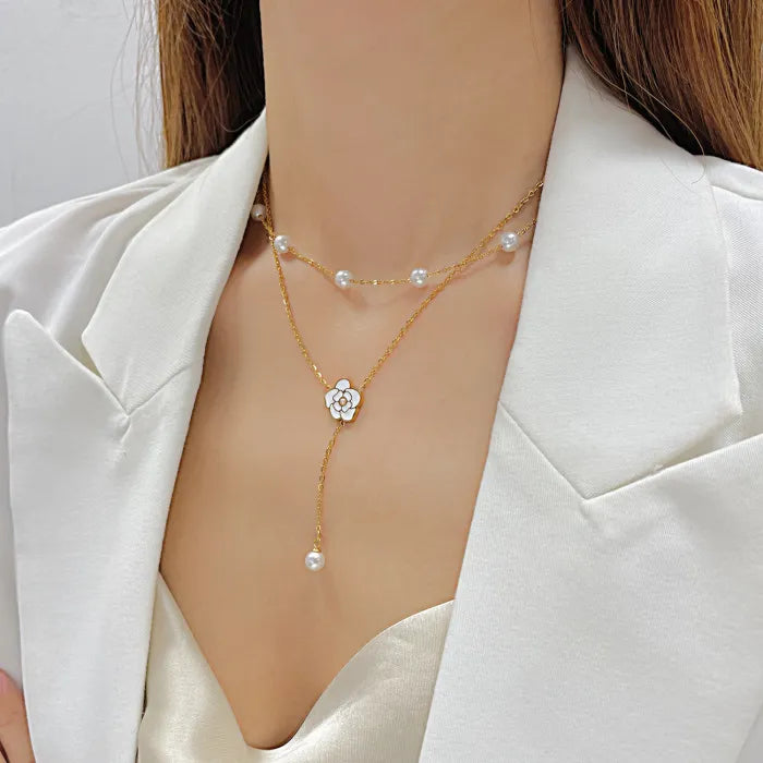 Colier elegant în două straturi cu perlă și floare aurie