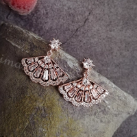 Cercei in forma de evantai placati cu aur 14k, cu ace din argint si zirconii