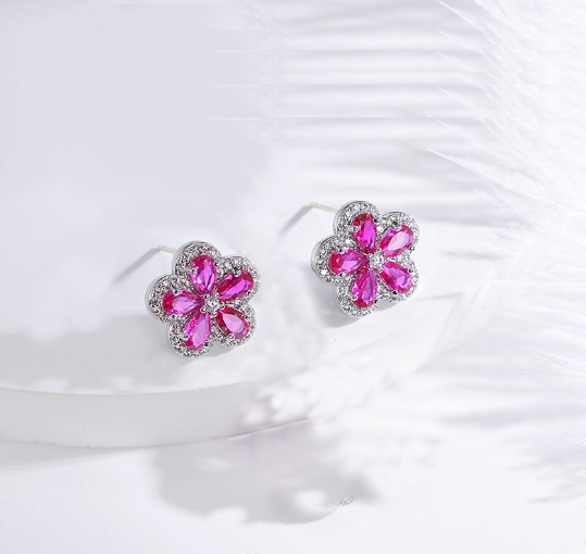 Cercei placati cu paladiu, cu flori din cristale zirconii roz si ace de argint 925
