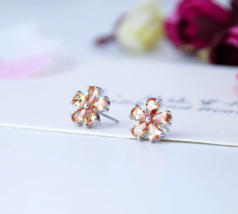 Cercei placati cu paladiu, cu flori din cristale zirconii galbene si ace de argint 925