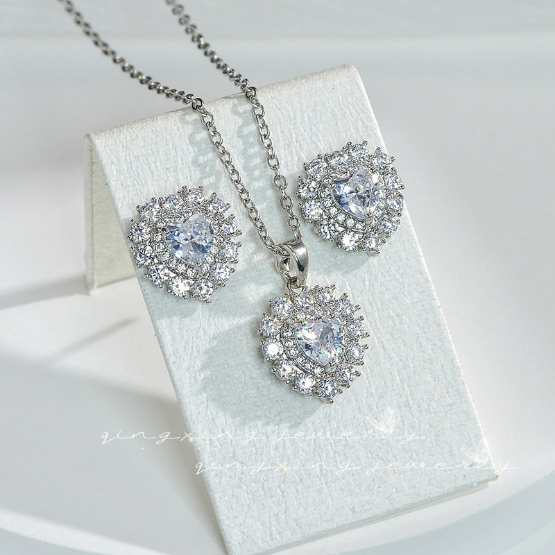 Set placat cu paladiu compus din cercei si colier cu cristale zirconii