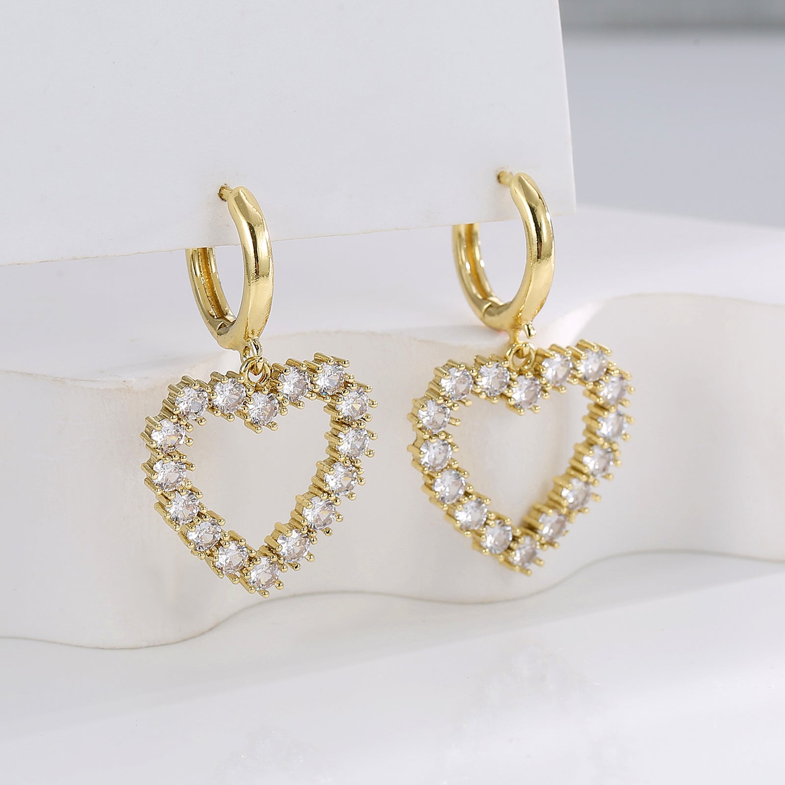 Cercei inima placati cu aur 14k si cristale zirconii