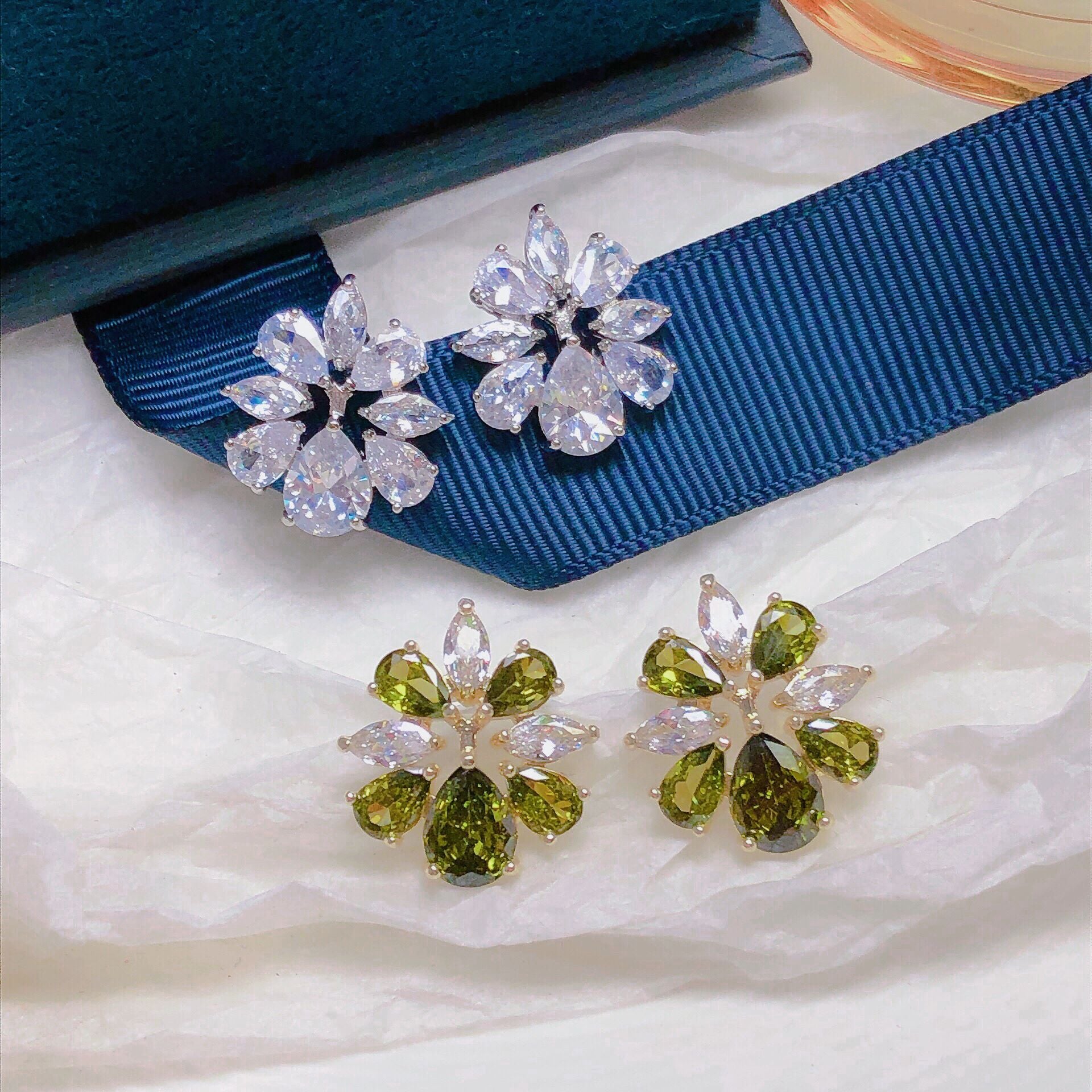 Cercei cu cristale zirconii si ace de argint S925