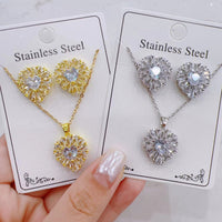 Set placat cu paladiu compus din cercei si colier cu cristale zirconii