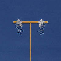 Cercei placati cu paladiu, detalii florale din zirconii si ace din argint S925