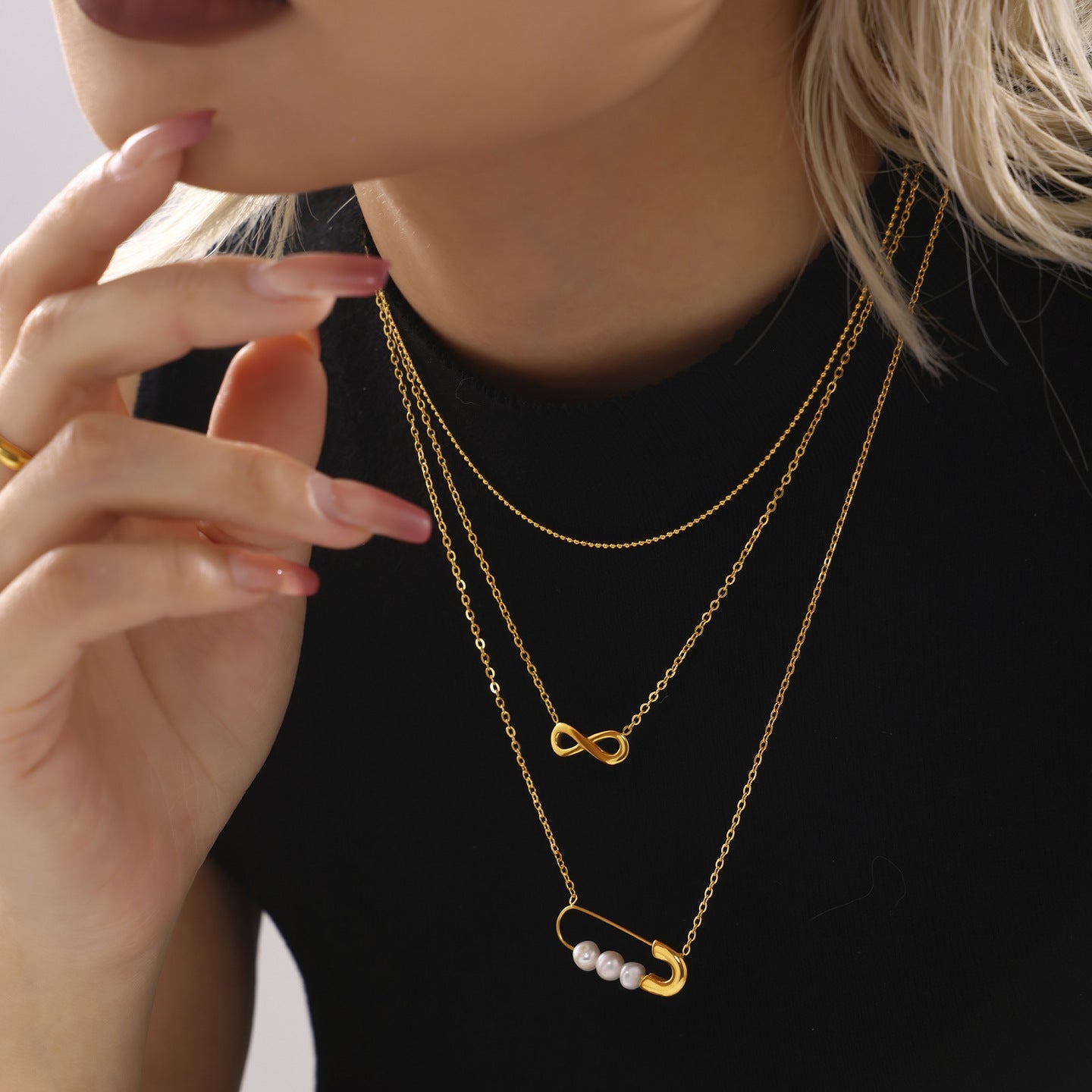 Colier din otel inoxidabil placat cu aur 18K si pandantiv infinit