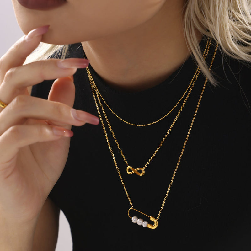 Colier din otel inoxidabil placat cu aur 18K si pandantiv infinit