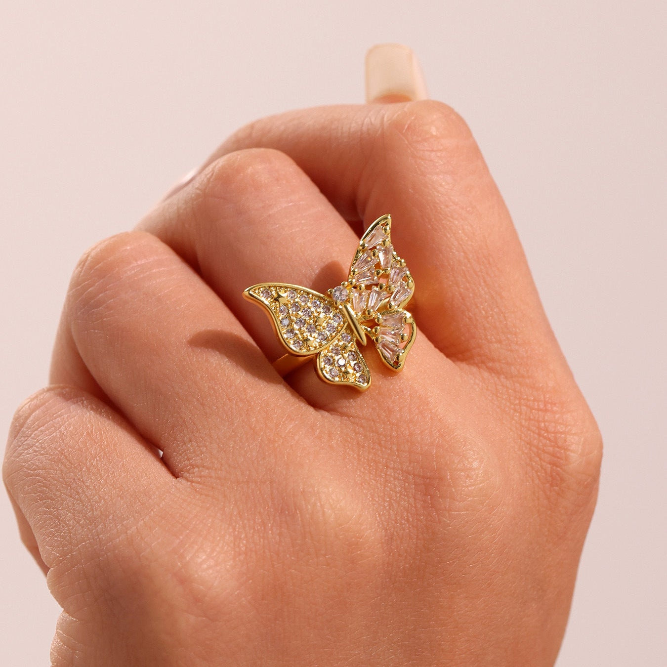 Inel din otel inoxidabil placat cu aur si cristale zirconii in forma de funda