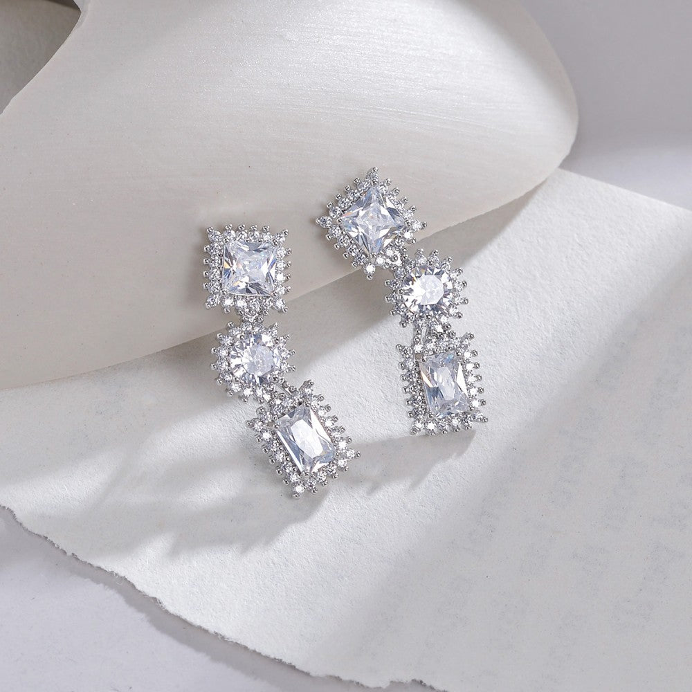 Cercei cu cristale placati cu aur, cu ace de argint