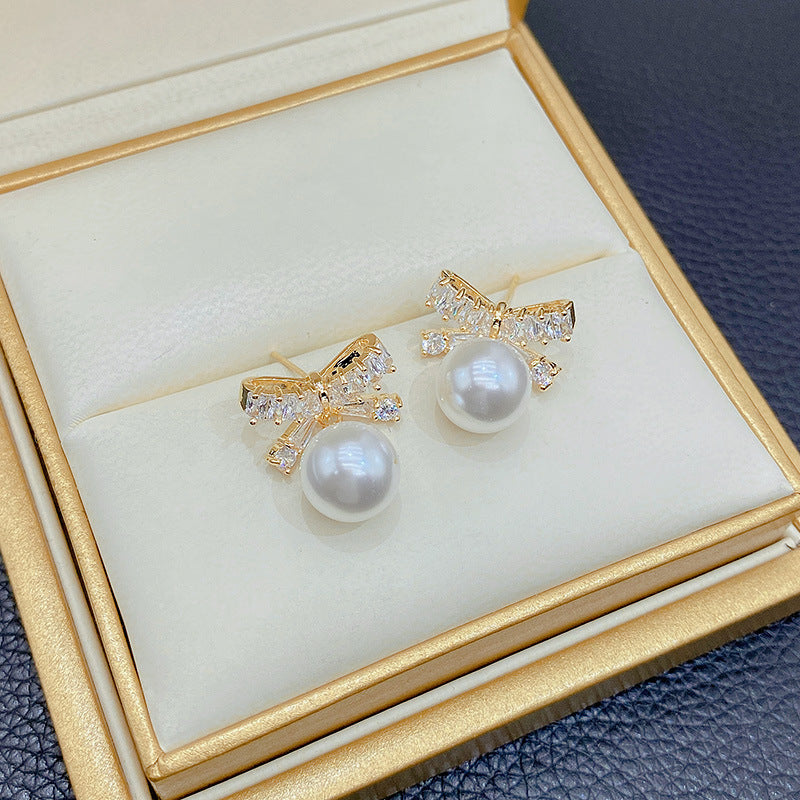 Cercei placati cu aur 14k cu funda din zirconii si perla din cristal