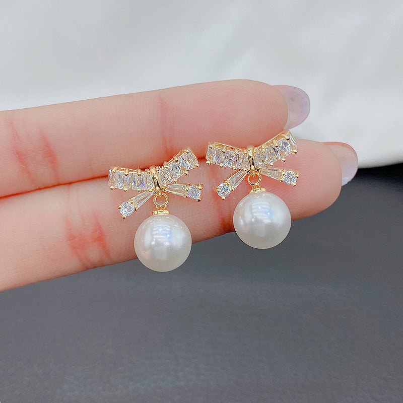 Cercei placati cu aur 14k cu funda din zirconii si perla din cristal