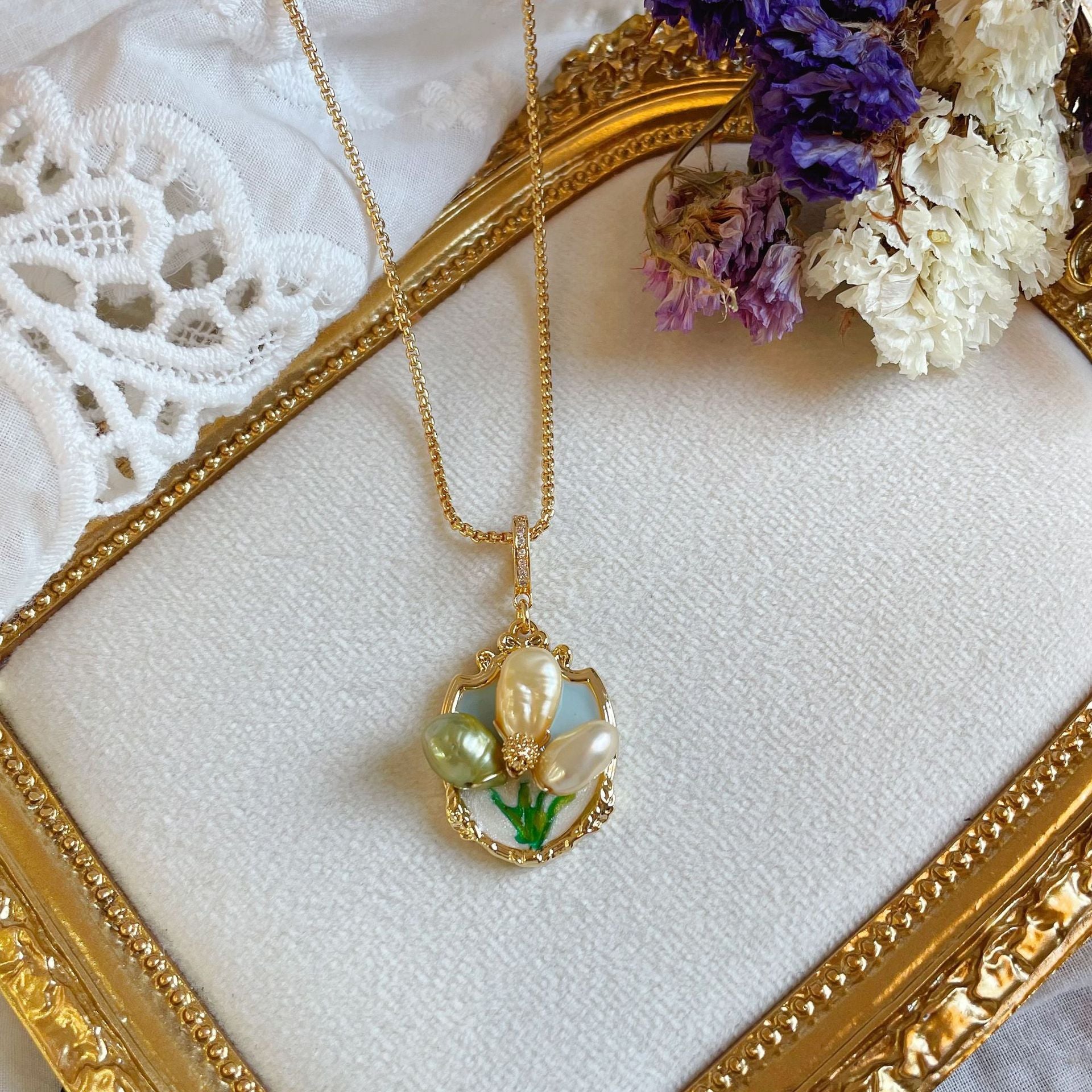 Colier "Lilly" cu perle de apă dulce si placare cu aur 18K