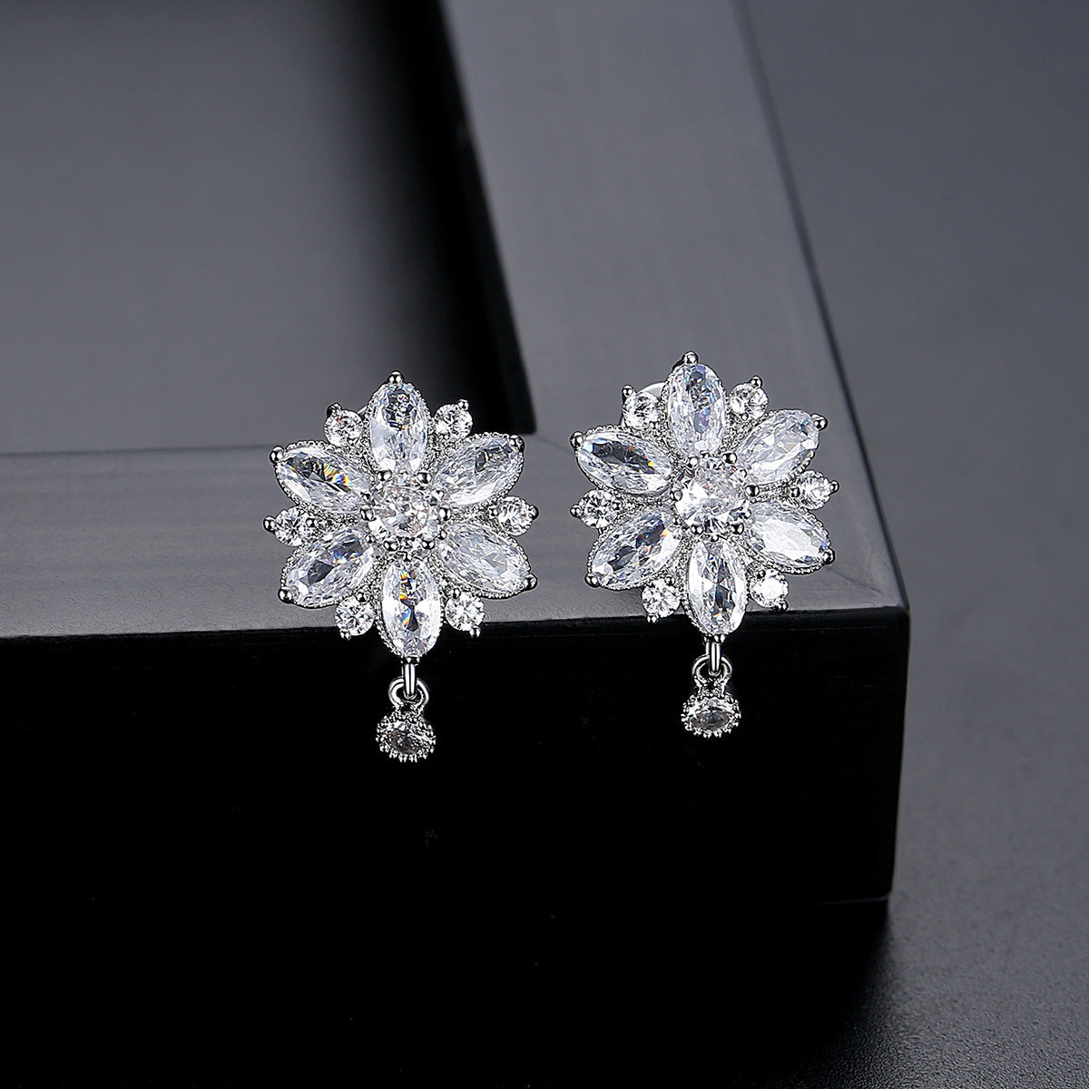 Cercei placati cu aur 14k cu cristale zirconii si ace de argint 925