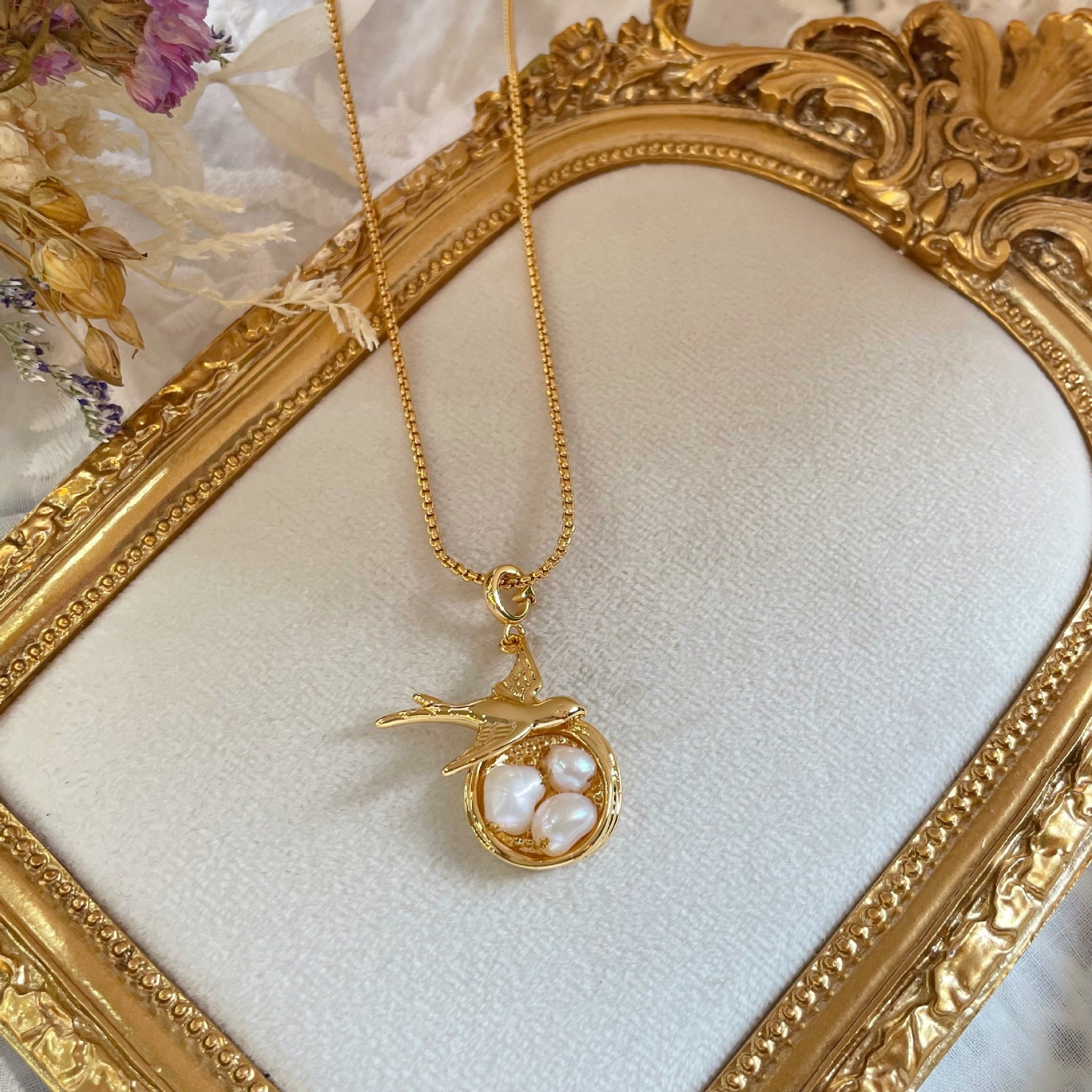 Colier placat cu aur 14k, cu pandantiv din perle de apa dulce incustate