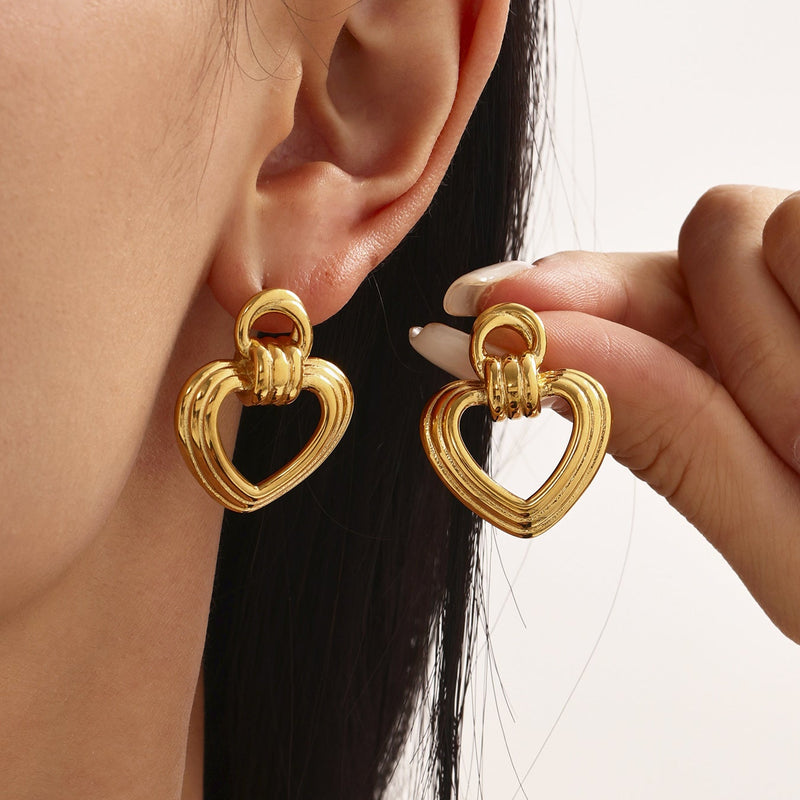 Cercei din oțel inoxidabil placat cu aur 18K cu nod si inima