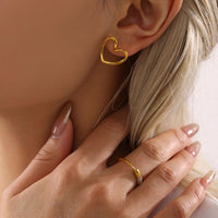 Cercei cu inima asimetrica din oțel inoxidabil placat cu aur 18K