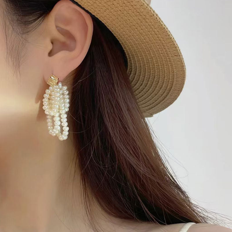 Cercei cu perle de apă dulce si elemente metalice placate cu aur 14k