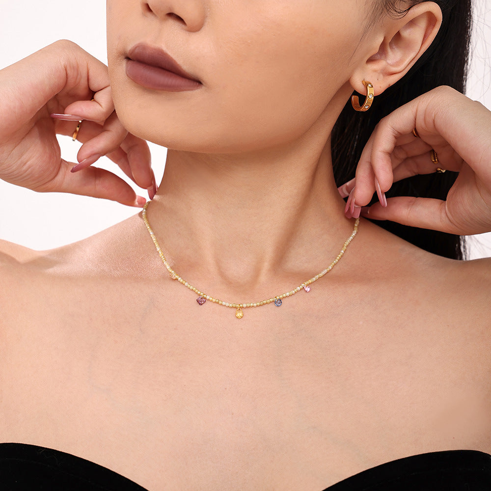 Colier cu mărgele fine și cristale multicolore în nuanțe pastel