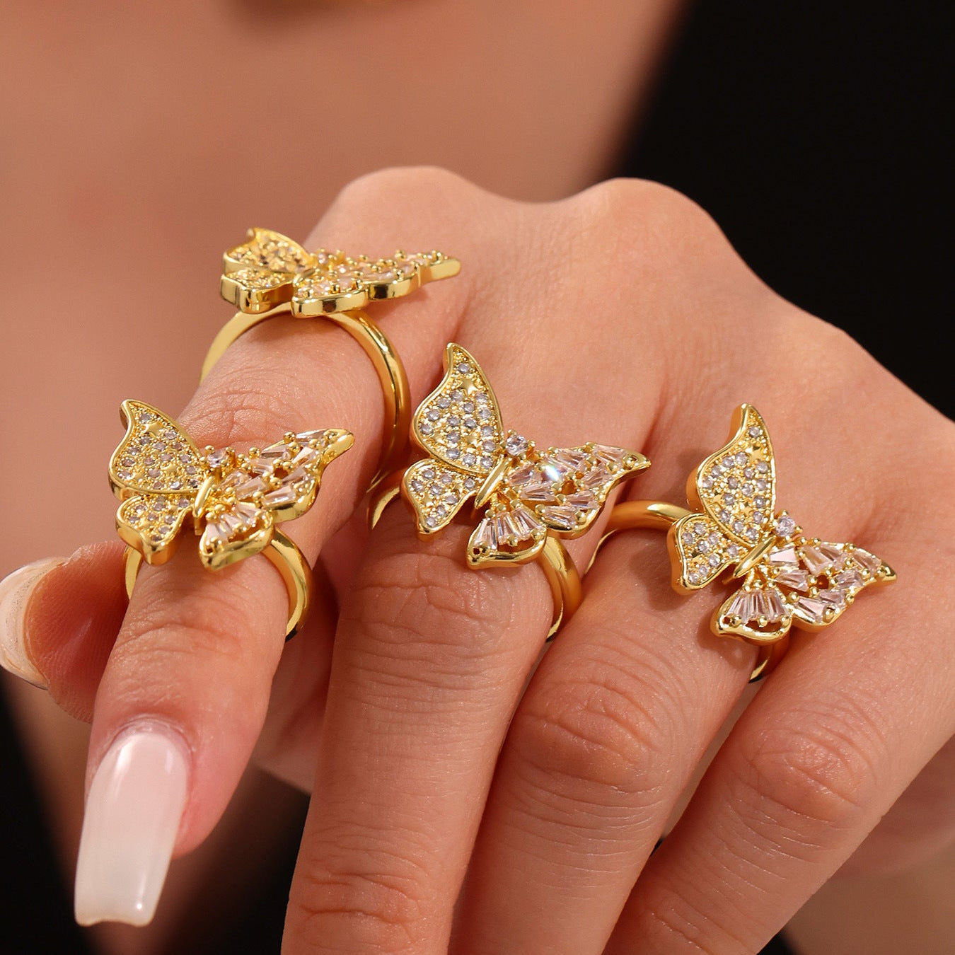 Inel din otel inoxidabil placat cu aur si cristale zirconii in forma de funda