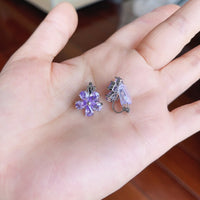 Cercei mici cu floare din cristale zirconii  si inchidere prin clips