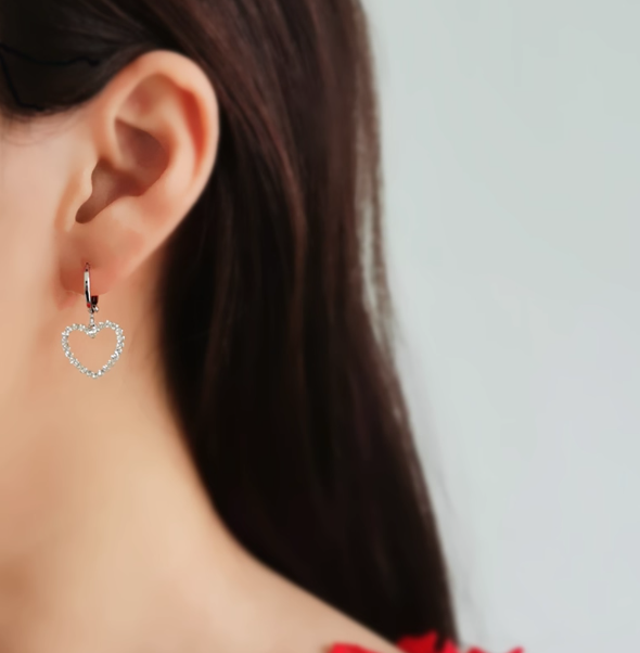 Cercei inima placati cu paladiu si cristale zirconii