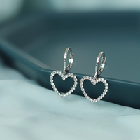 Cercei inima placati cu paladiu si cristale zirconii