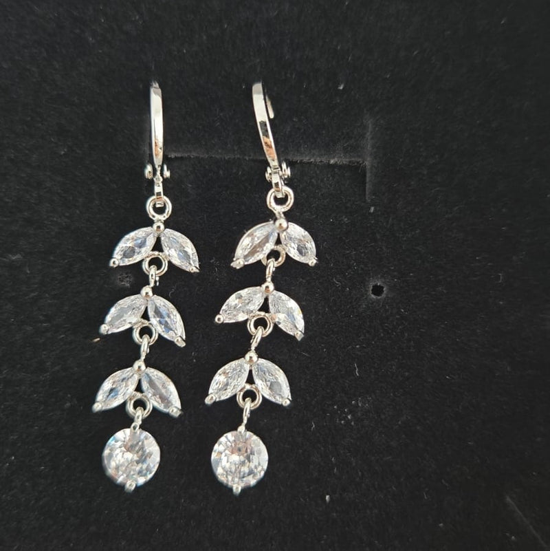 Cercei lungi cu cristale zirconii, placati cu paladiu