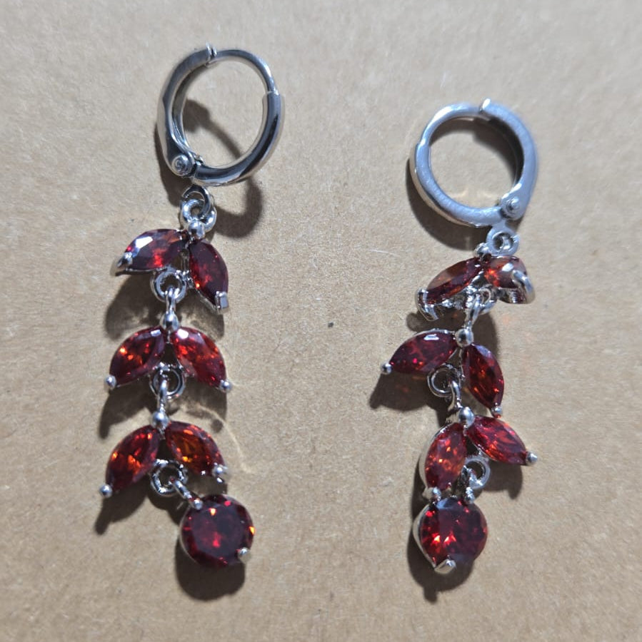 Cercei lungi cu cristale zirconii, placati cu paladiu