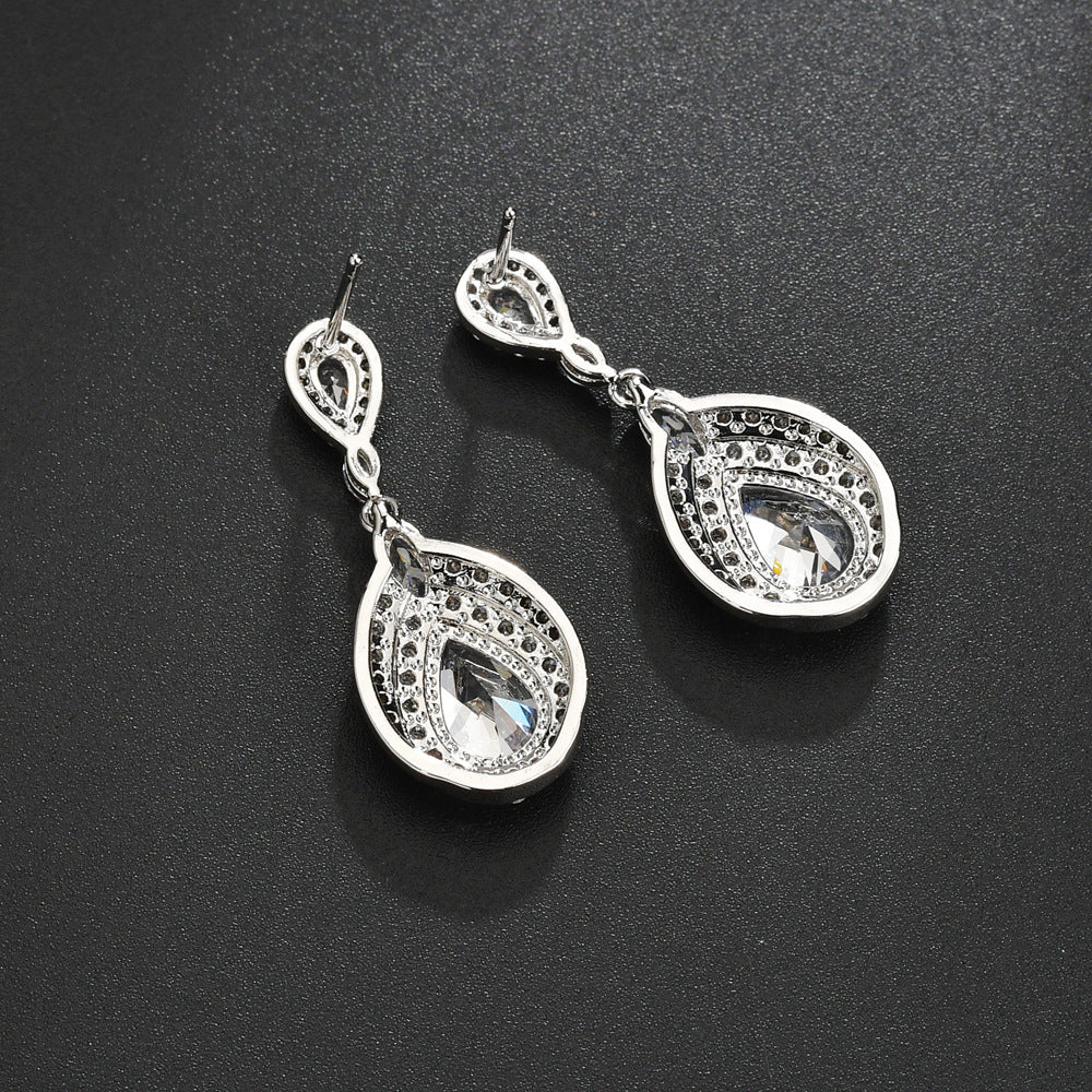 Cercei placati cu paladiu si cristale in forma de lacrima, cu zirconii AAA