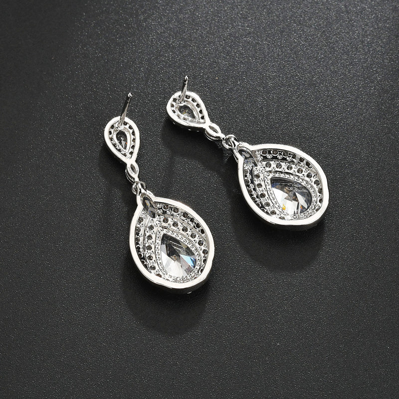 Cercei placati cu paladiu si cristale in forma de lacrima, cu zirconii AAA