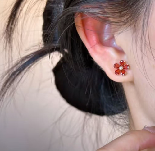 Cercei placati cu aur, cu ace din argint 925 si cristale zirconii rosii