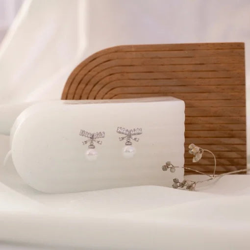 Cercei placati cu paladiu cu funda din zirconii si perla din cristal