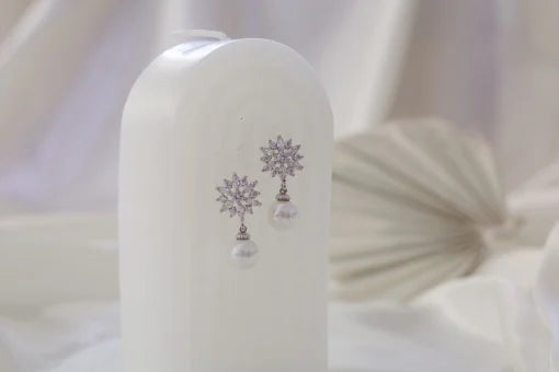 Cercei placati cu paladiu, cu perla din cristal si zirconii