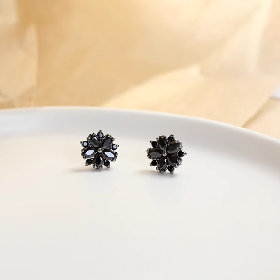 Cercei cu flori din cristale zirconii negre si ace de argint 925