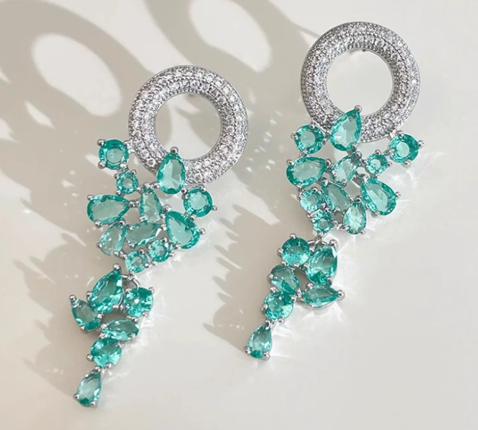 Cercei lungi cu cristale zirconii, placati cu paladiu