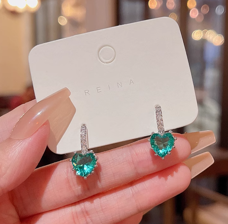 Cercei inima placati cu paladiu si cristale zirconii