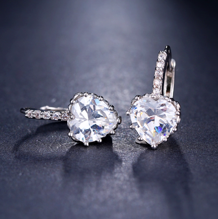 Cercei inima placati cu paladiu si cristale zirconii