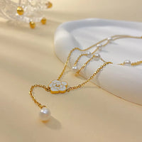 Colier elegant în două straturi cu perlă și floare aurie