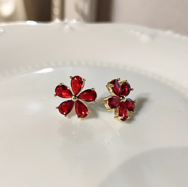 Cercei placati cu aur, cu ace din argint 925 si cristale zirconii rosii