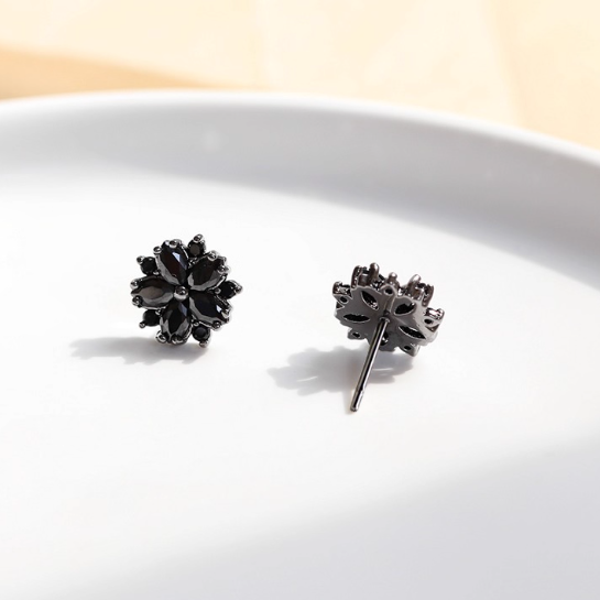 Cercei cu flori din cristale zirconii negre si ace de argint 925