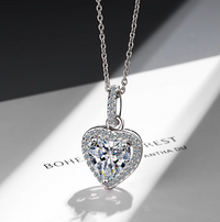 Colier placat cu argint cu pandantiv inima si cristale zirconii