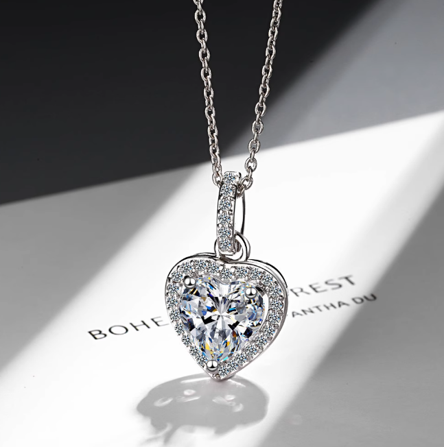 Colier placat cu argint cu pandantiv inima si cristale zirconii