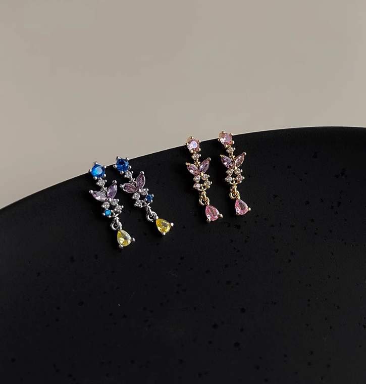 Cercei lungi cu cristale zirconii colorate, placati cu paladiu, ace de argint S925