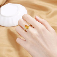 Inel din argint cu cristale zirconiii